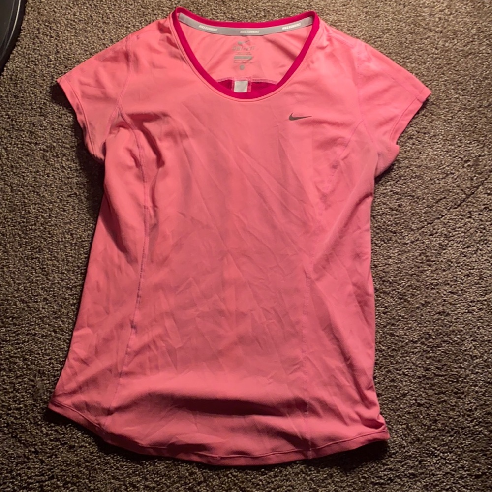 Women’s Nike t-shirt